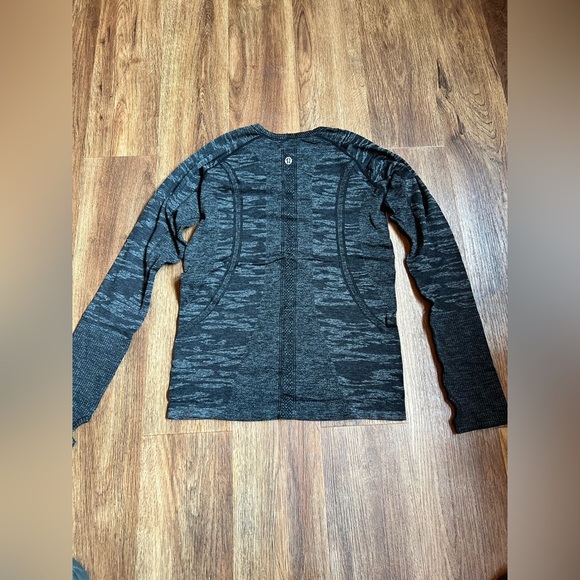 Lululemon Run: Swiftly Tech Long Sleeve Crew Size Gray/black Size Médium no tag - Picture 4 of 7